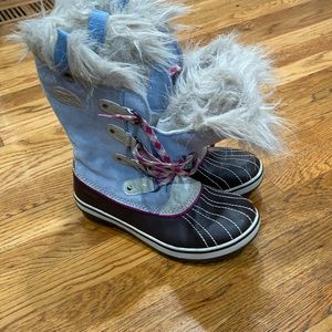 Super cute and super warm sorel boots.